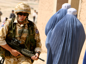 soldato in afghanistan (foto: JOHN D MCHUGH/AFP/Getty Images)