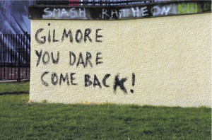 Scritta anti-Gilmour nel Bogside a Derry