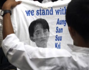 Noi stiamo con Aung San Suu Kyi | W stand with Aung San Suu Kyi