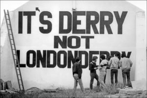 Proposte politiche sul retro del Free Derry Wall