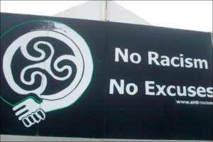 Anti-razzismo sul retro del Free Derry Wall