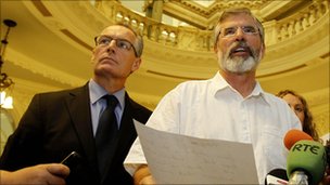 Gerry Kelly e Gerry Adams
