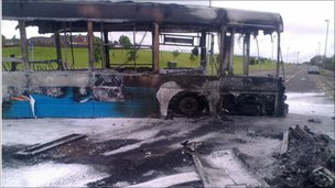 Bus incendiato a Derry | Bus burned in Derry