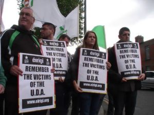 éirígí protestano per la presenza dei gangster di UDA | éirígi activists Protest close to Islandbridge at UDA Gangsters Presence