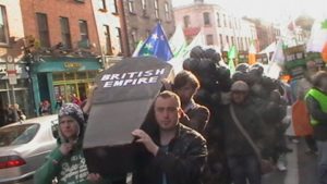 La marcia verso il Castello di Dublino | March makes its way to Dublin Castle