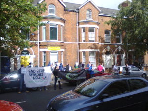 Protesta RNU davanti ufficio David Ford