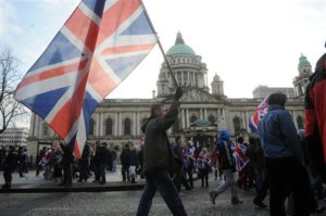 East Belfast | I lealisti si sono radunati alla City Hall di Belfast per dimostrare contro la politica delle bandiere © Pacemaker