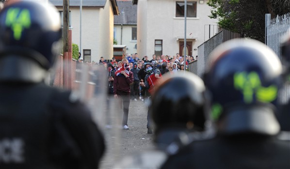 13 07 2013: disordini lealisti a North Belfast