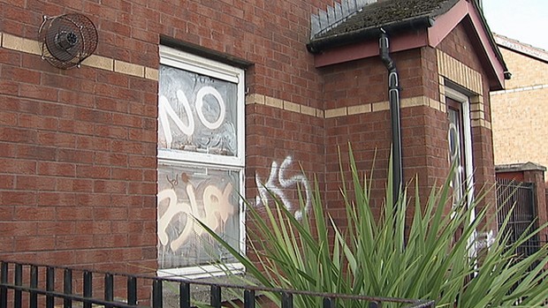 East Belfast, graffiti razzisti