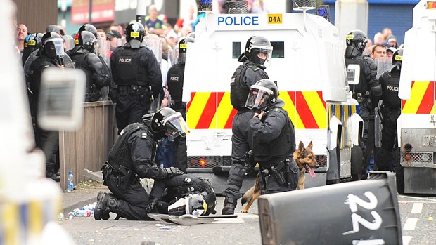 Poliziotto ferito a Belfast