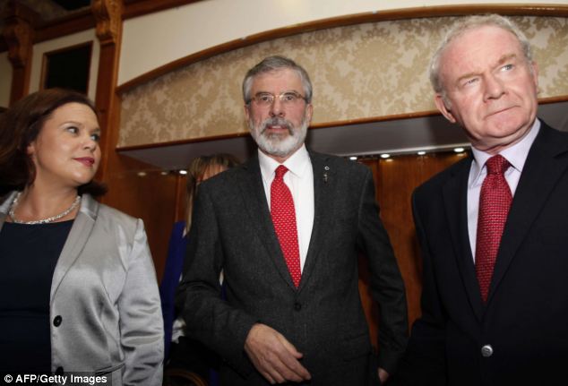 Mary-Lou McDonald, Gerry Adams e Martin McGuinness | © AFP - Getty Images