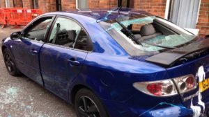 Auto danneggiata in Rosebery Street | A car was damaged in Rosebery Street