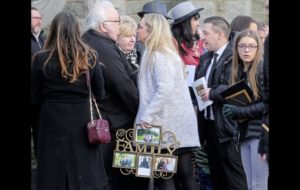 Il funerale di Rosaleen Sands alla chiesa di St Oliver Plunkett a Blackrock | © Mal McCann