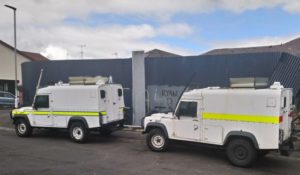 Derry: camionette degli artificieri dell'esercito britannico