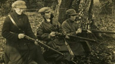 UCD ARCHIVES/EITHNE COYLE O’DONNELL PAPERS/P61/9 - Eithne Coyle (centre) at rifle practice at an IRA training camp in Duckett's Grove, County Carlow, in 1922